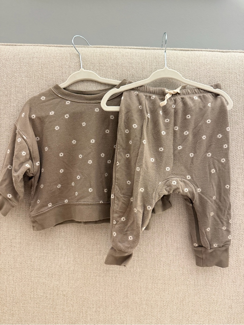 Gunamuna Cozy Taupe Baby Sweater Set with White Daisy Print